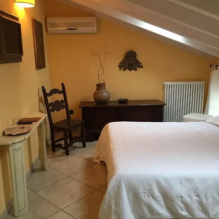A Casa Dell'antiquario Bed & Breakfast 2*