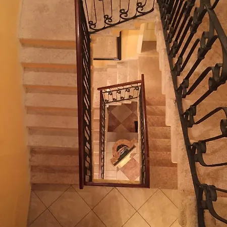 A Casa Dell'antiquario 2*